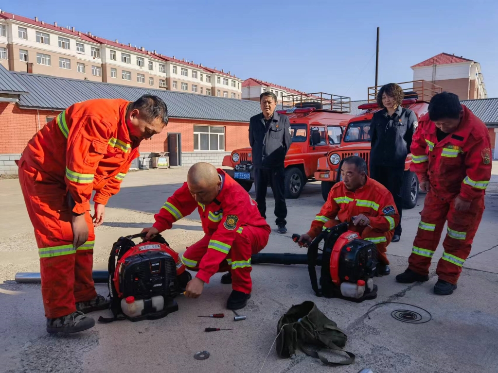 5.27伊爾施林場(chǎng)團(tuán)支部開(kāi)展“安全技能 崗位練兵”活動(dòng).jpg